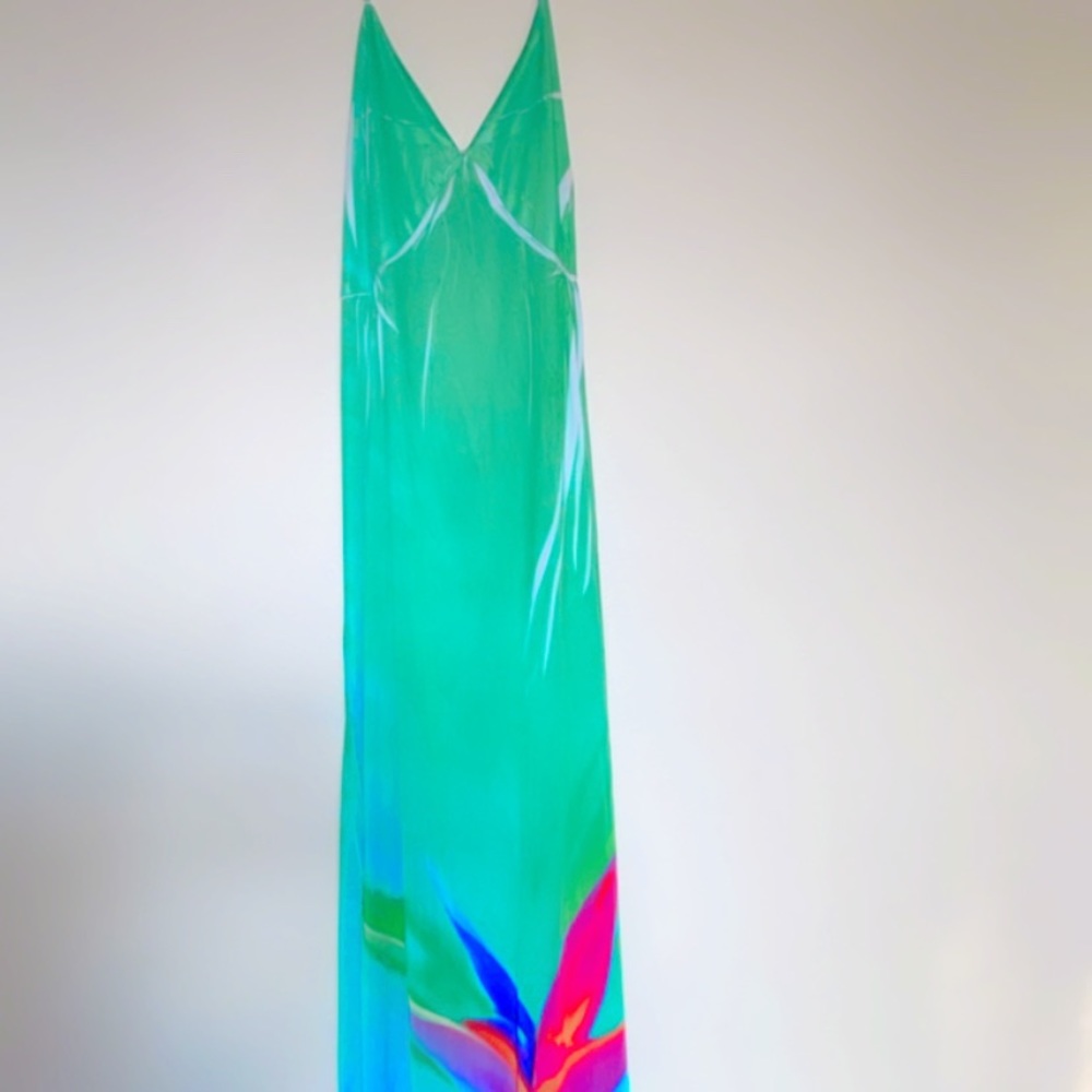 BEAUTIFUL BACKLESS SILK DRESS